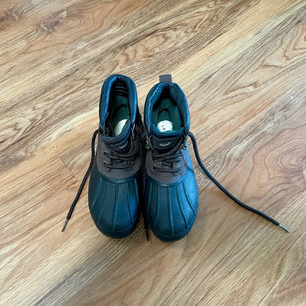 DONATED - FREE WITH PURCHASE! Child’s Hiking Boots  🥾 🥾 - Picture 4 of 5